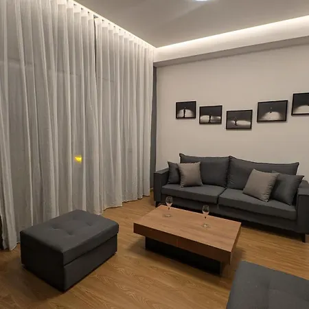 The Place 2 Be Aparthotel *